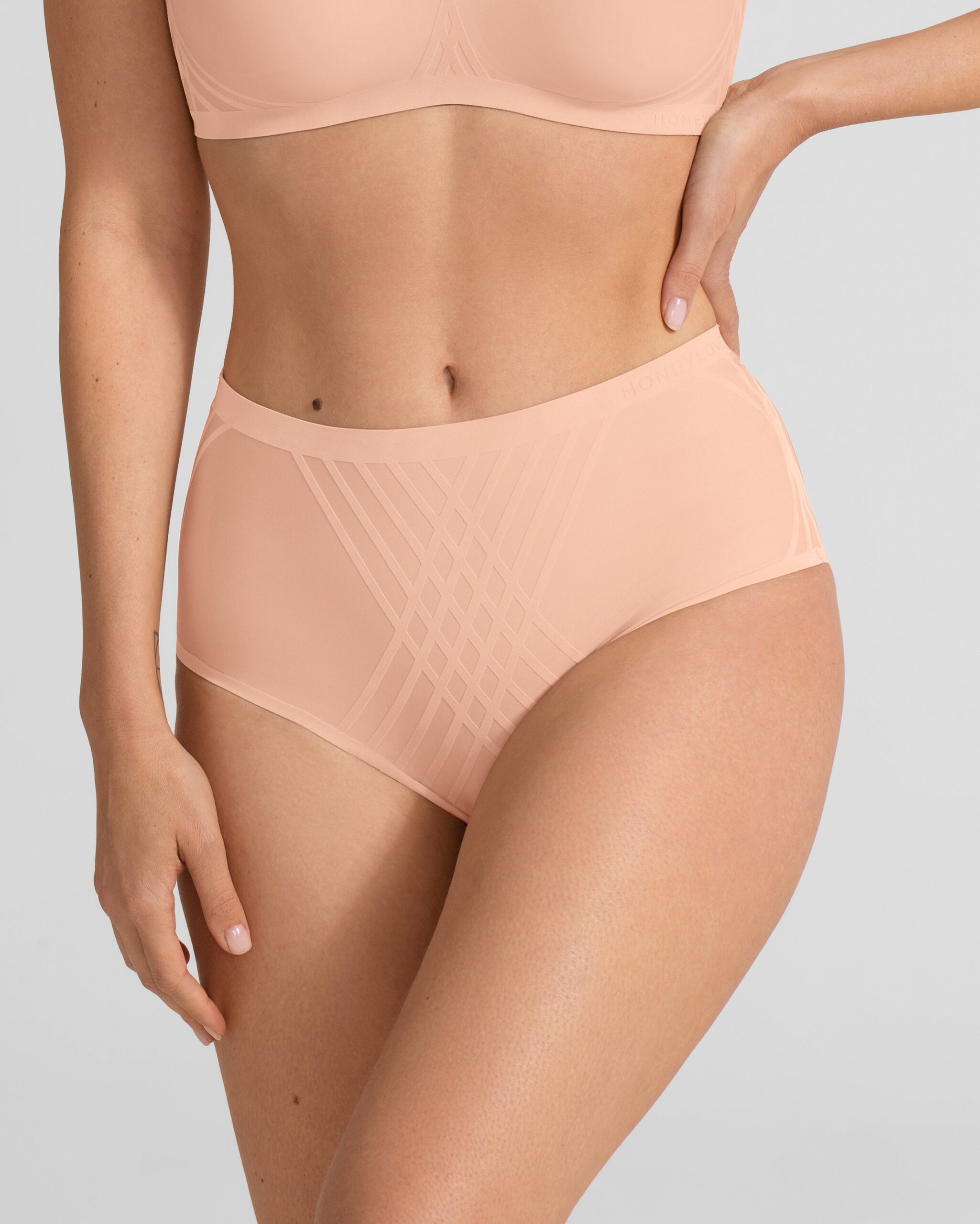 Silhouette-Brief-Model-Blush-M-Ella-Front-oct